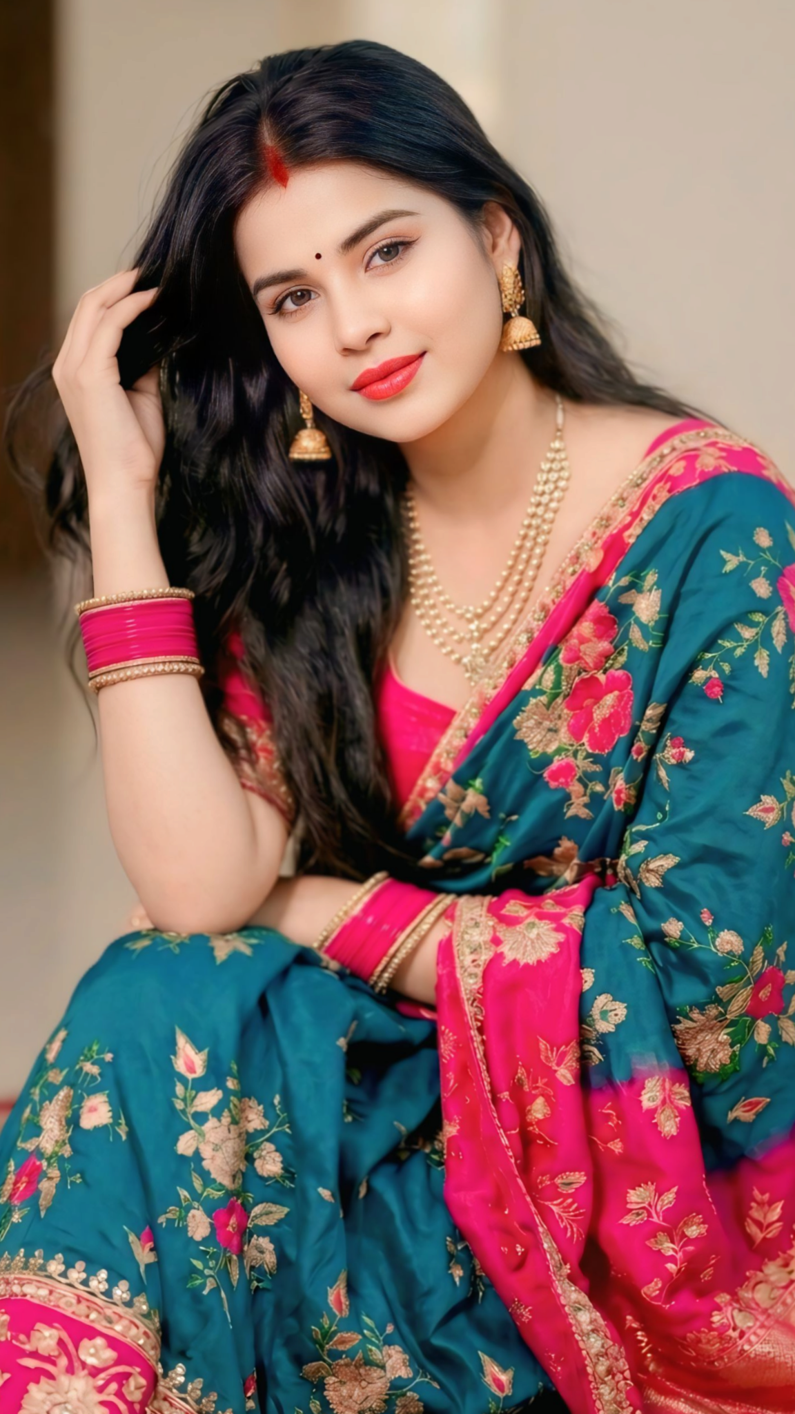 Elegant housewife escort in Kochi